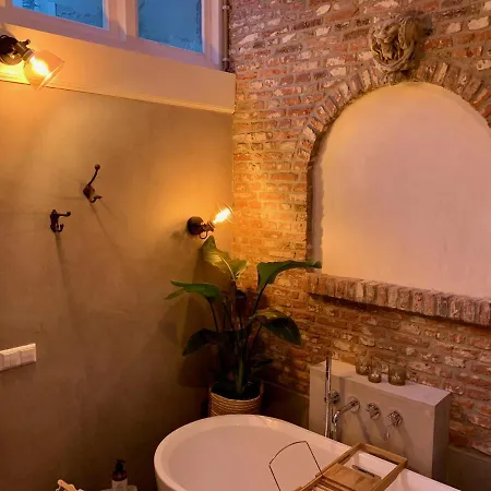 Het Rapenburg Bed & Breakfast *